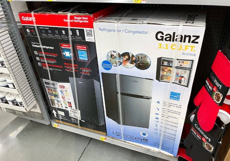 mini fridge refrigerator