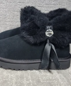 ugg mini boots​